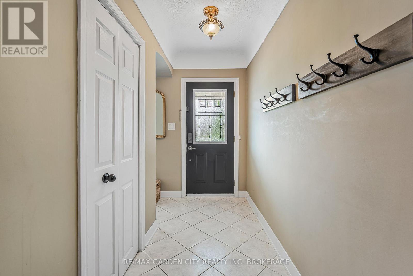 14 Peachtree Parkway, Pelham (Fonthill), Ontario  L0S 1E0 - Photo 4 - X12105012