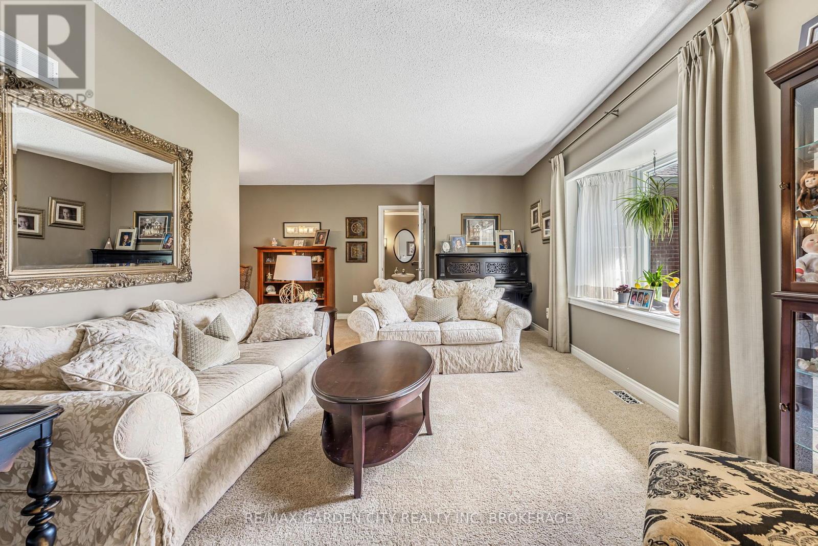 14 Peachtree Parkway, Pelham (Fonthill), Ontario  L0S 1E0 - Photo 5 - X12105012
