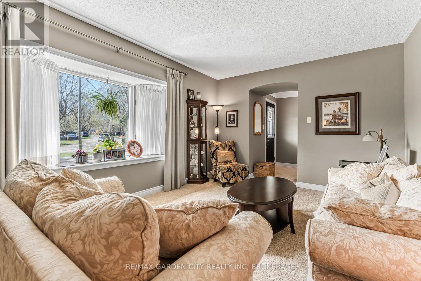 14 Peachtree Parkway, Pelham (Fonthill), Ontario  L0S 1E0 - Photo 6 - X12105012