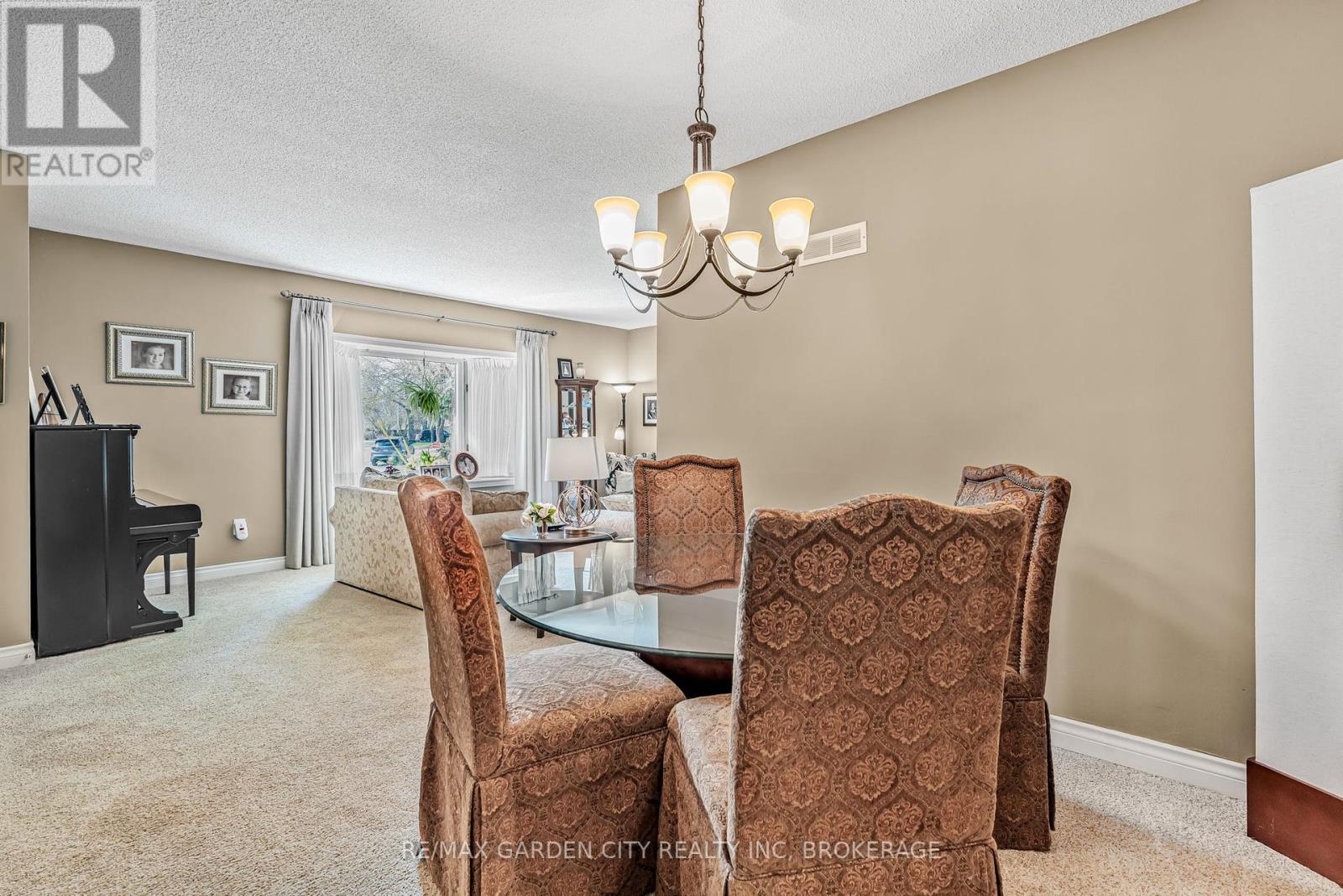 14 Peachtree Parkway, Pelham (Fonthill), Ontario  L0S 1E0 - Photo 8 - X12105012
