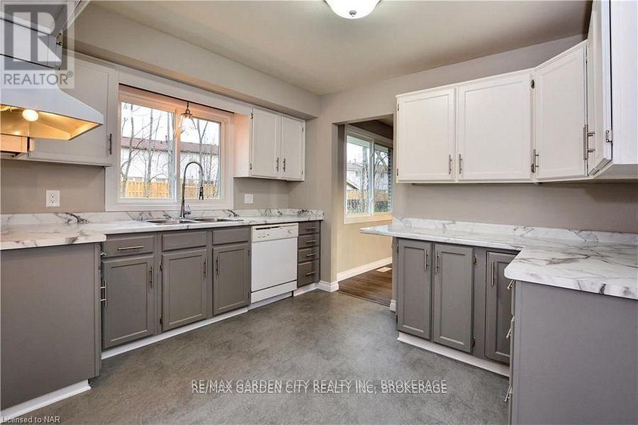 Main - 49 Bendingroad Crescent, St. Catharines (Lakeport), Ontario  L2N 5R4 - Photo 2 - X12106320