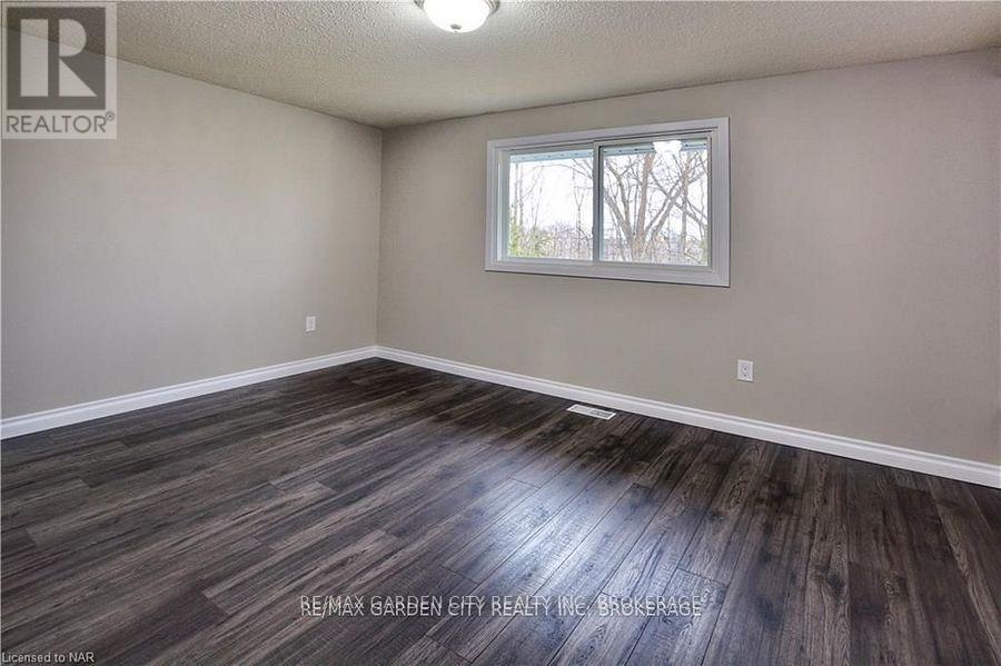 Main - 49 Bendingroad Crescent, St. Catharines (Lakeport), Ontario  L2N 5R4 - Photo 6 - X12106320