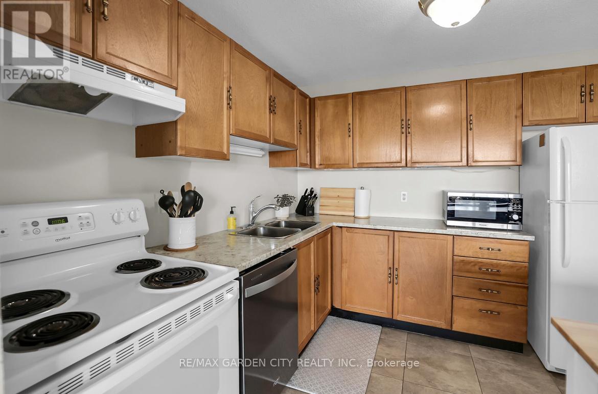 1105 - 7 Gale Crescent, St. Catharines (E. Chester), Ontario  L2R 7M8 - Photo 8 - X12107759
