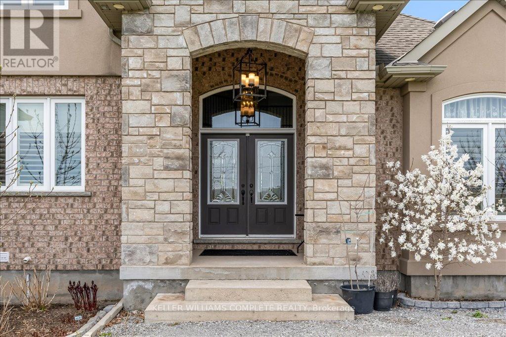 270 Farr Street, Pelham (Fenwick), Ontario  L0S 1C0 - Photo 6 - X12108462