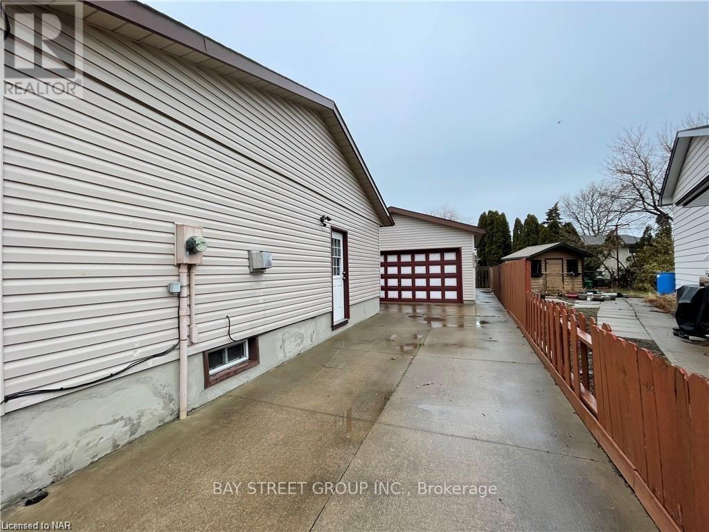 Upper - 75 Bula Drive, St. Catharines (Lakeport), Ontario  L2N 6R7 - Photo 10 - X12108587