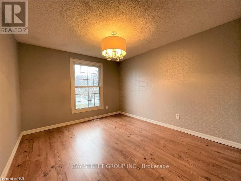 Upper - 75 Bula Drive, St. Catharines (Lakeport), Ontario  L2N 6R7 - Photo 6 - X12108587