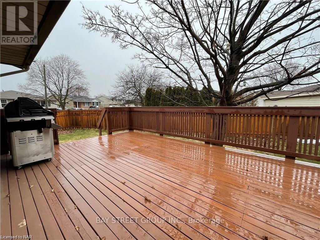 Upper - 75 Bula Drive, St. Catharines (Lakeport), Ontario  L2N 6R7 - Photo 9 - X12108587