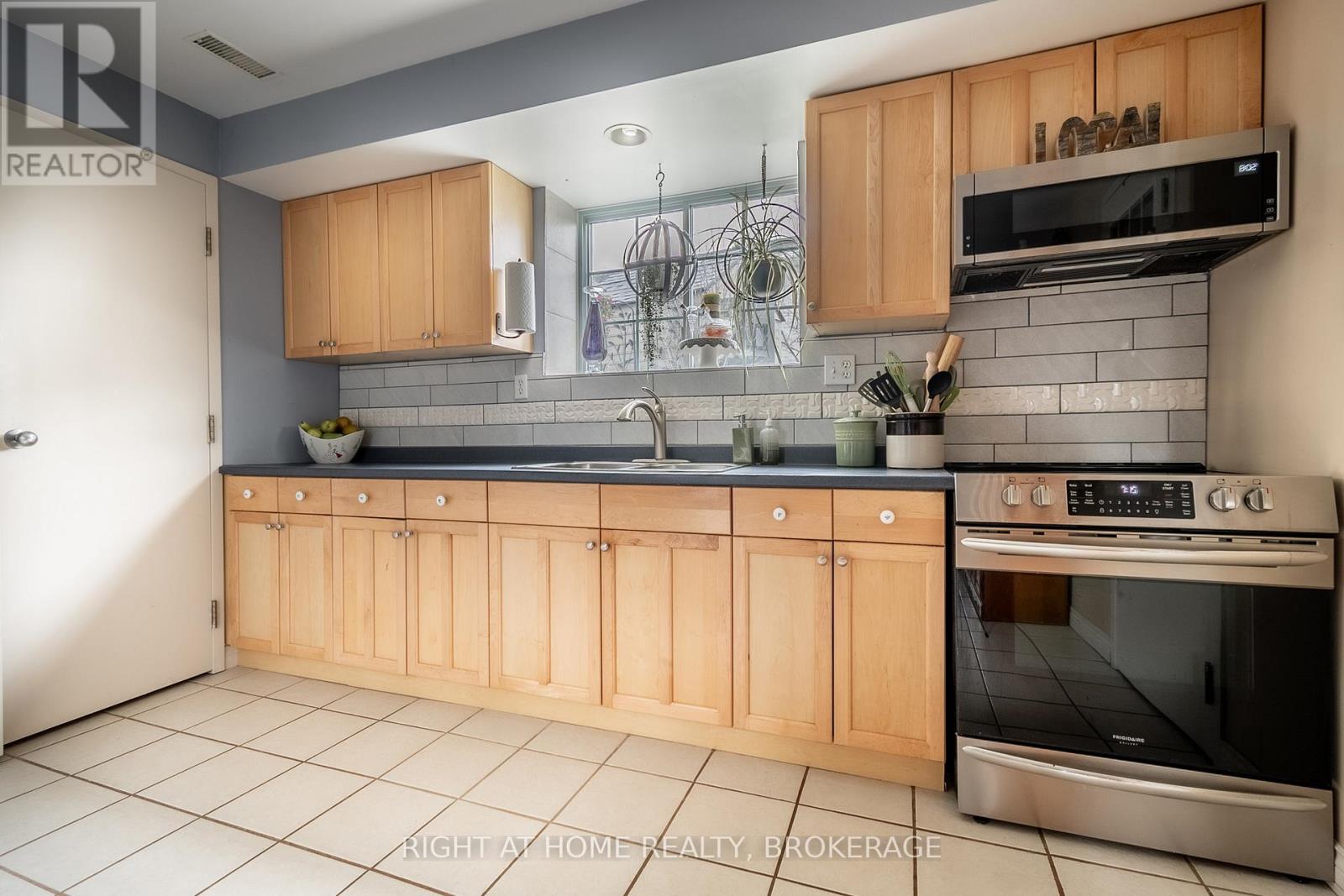 152 Kingsway Street, Welland (Dain City), Ontario  L3B 3N9 - Photo 36 - X12108630