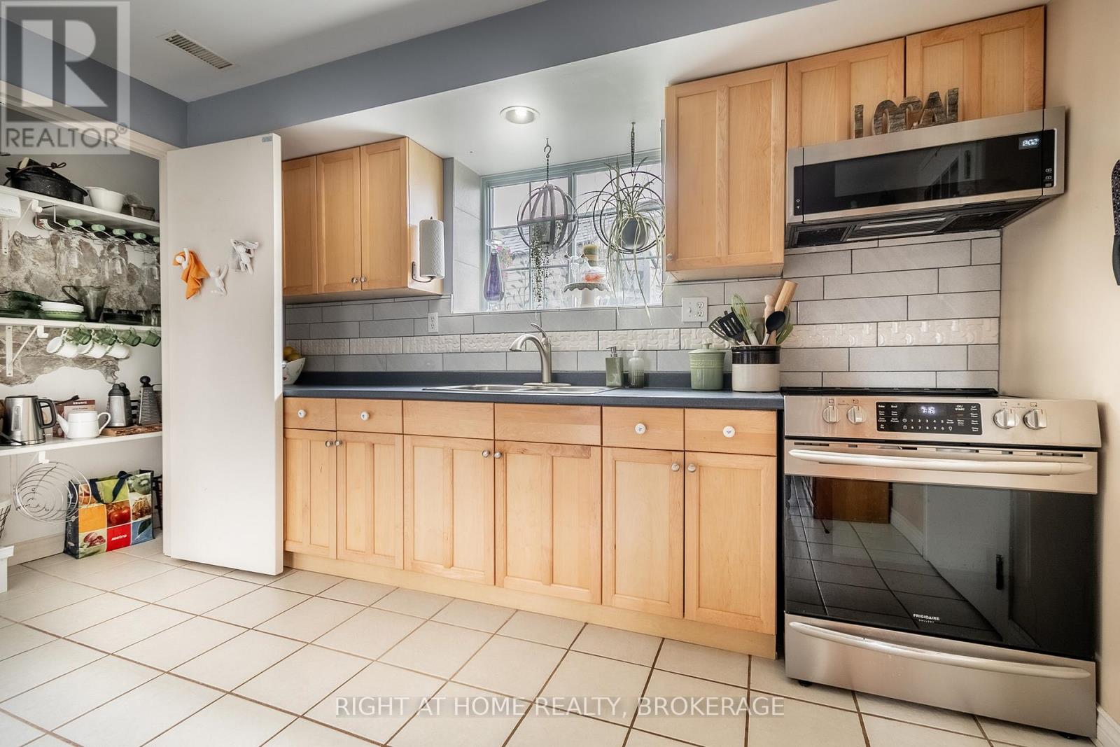 152 Kingsway Street, Welland (Dain City), Ontario  L3B 3N9 - Photo 37 - X12108630