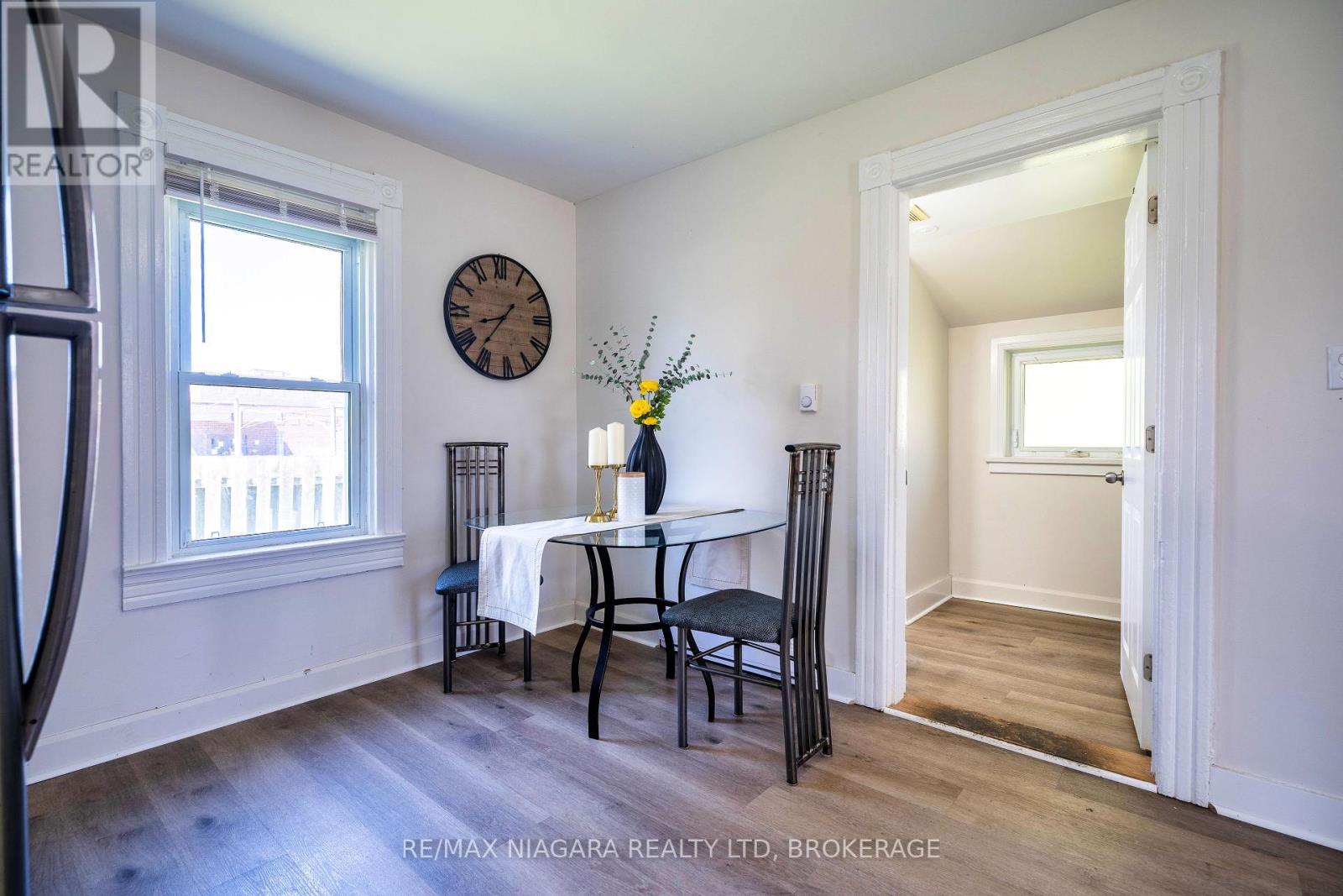 371 Carlton Street, St. Catharines (Carlton/bunting), Ontario  L2M 4W7 - Photo 5 - X12109729