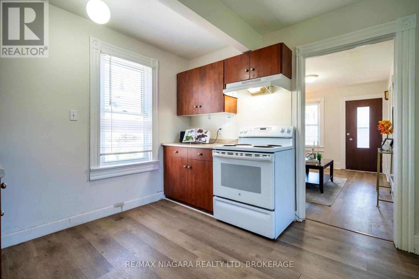 371 Carlton Street, St. Catharines (Carlton/bunting), Ontario  L2M 4W7 - Photo 7 - X12109729