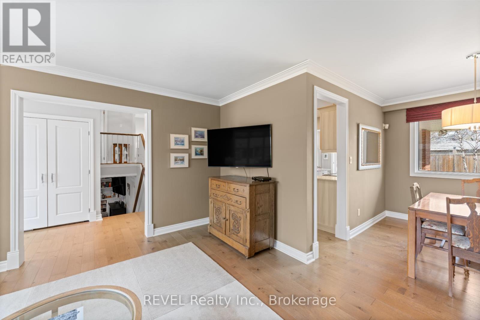 637 Thornwood Avenue, Burlington (Roseland), Ontario  L7N 3B9 - Photo 10 - W12110269