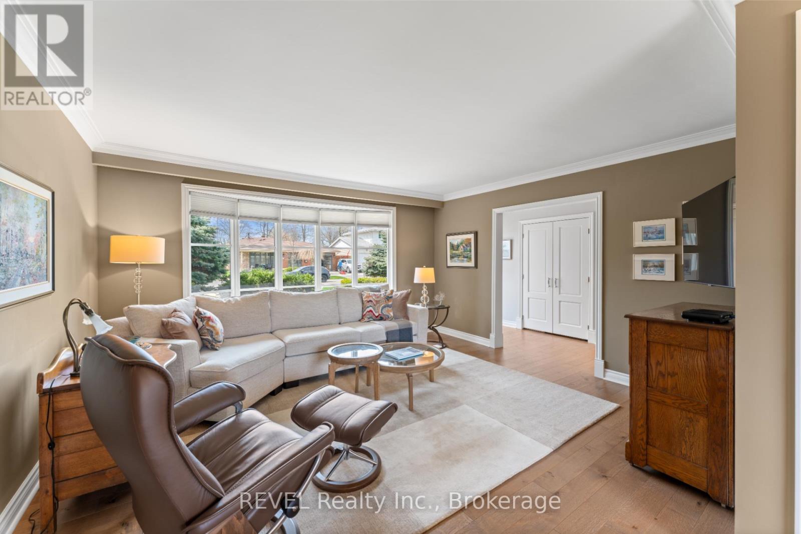 637 Thornwood Avenue, Burlington (Roseland), Ontario  L7N 3B9 - Photo 11 - W12110269