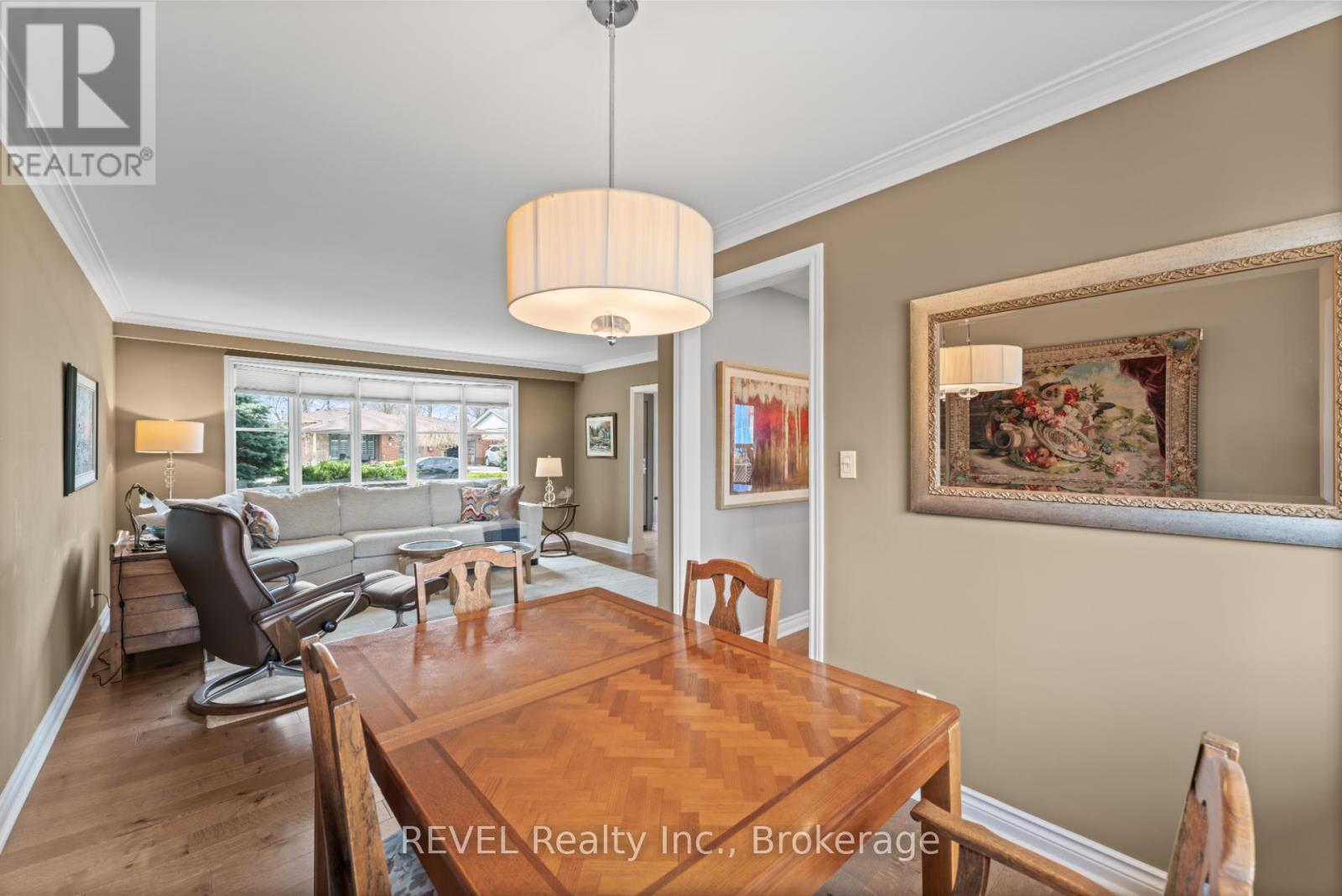 637 Thornwood Avenue, Burlington (Roseland), Ontario  L7N 3B9 - Photo 13 - W12110269
