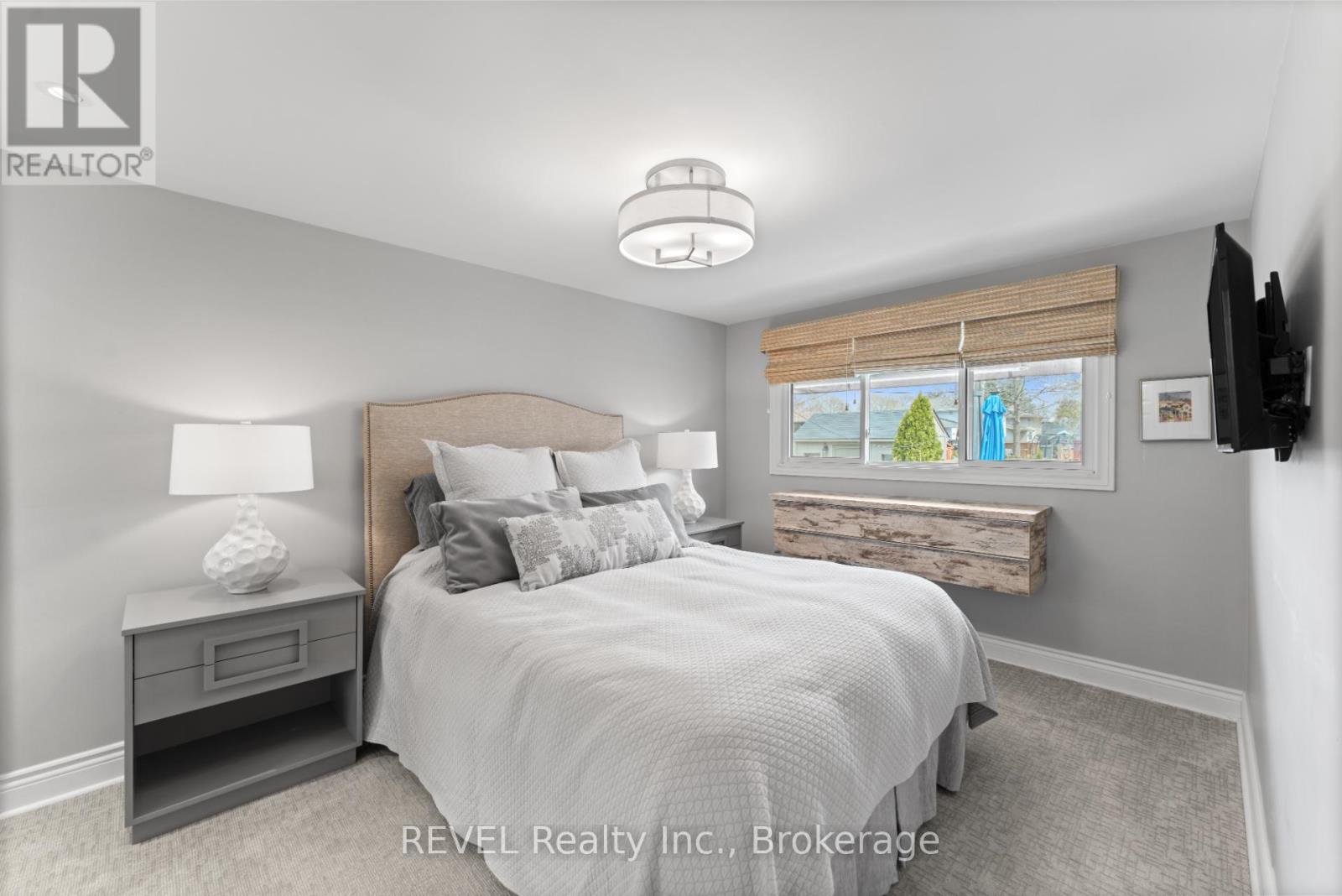637 Thornwood Avenue, Burlington (Roseland), Ontario  L7N 3B9 - Photo 14 - W12110269