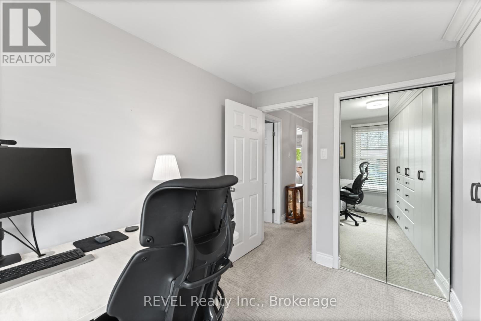 637 Thornwood Avenue, Burlington (Roseland), Ontario  L7N 3B9 - Photo 19 - W12110269