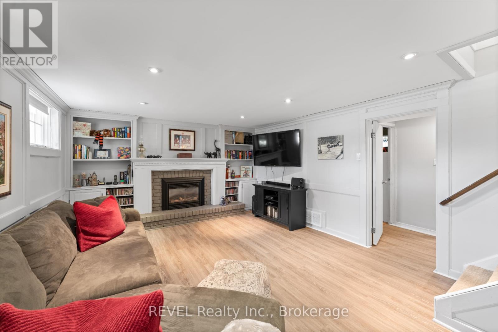 637 Thornwood Avenue, Burlington (Roseland), Ontario  L7N 3B9 - Photo 22 - W12110269