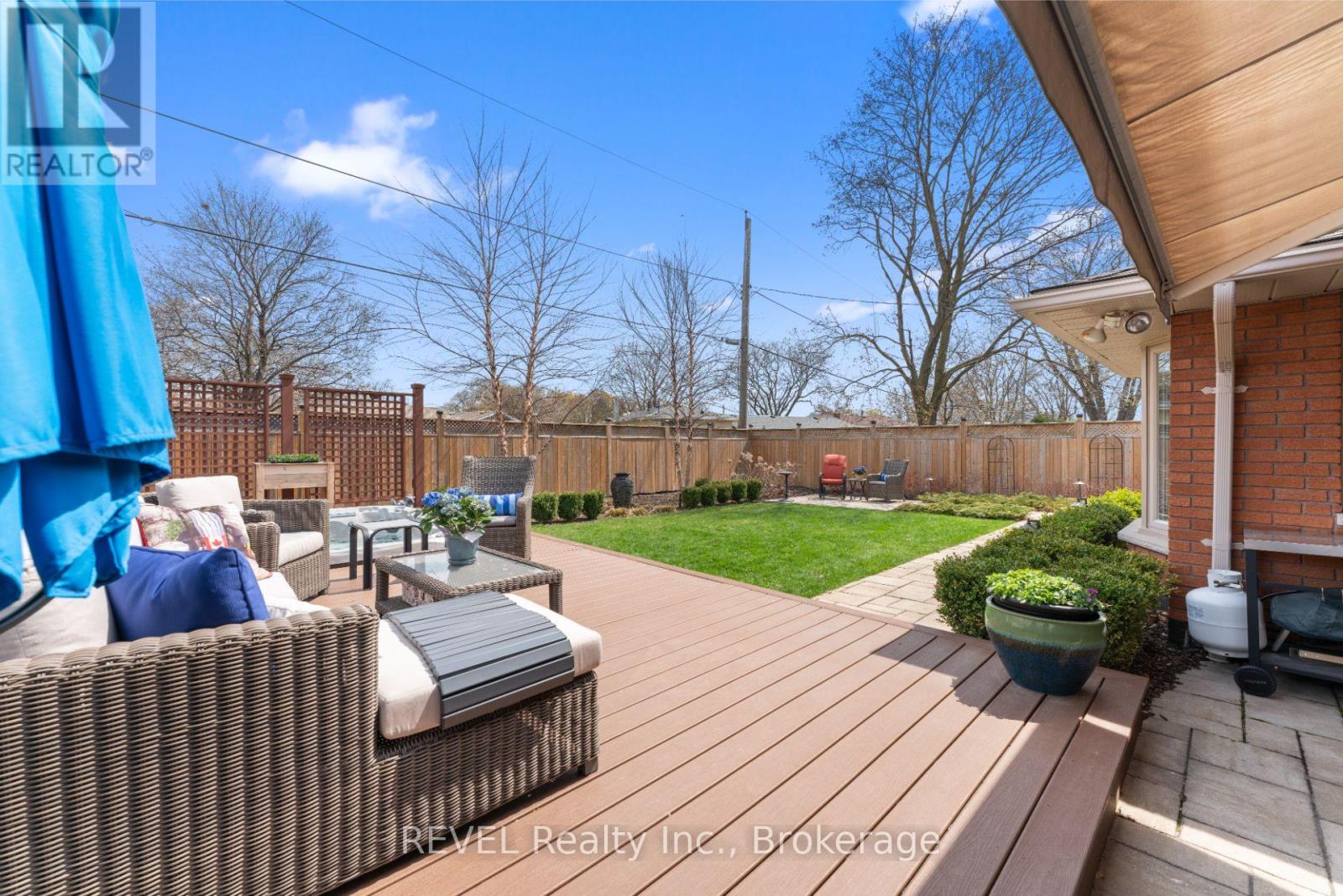 637 Thornwood Avenue, Burlington (Roseland), Ontario  L7N 3B9 - Photo 25 - W12110269