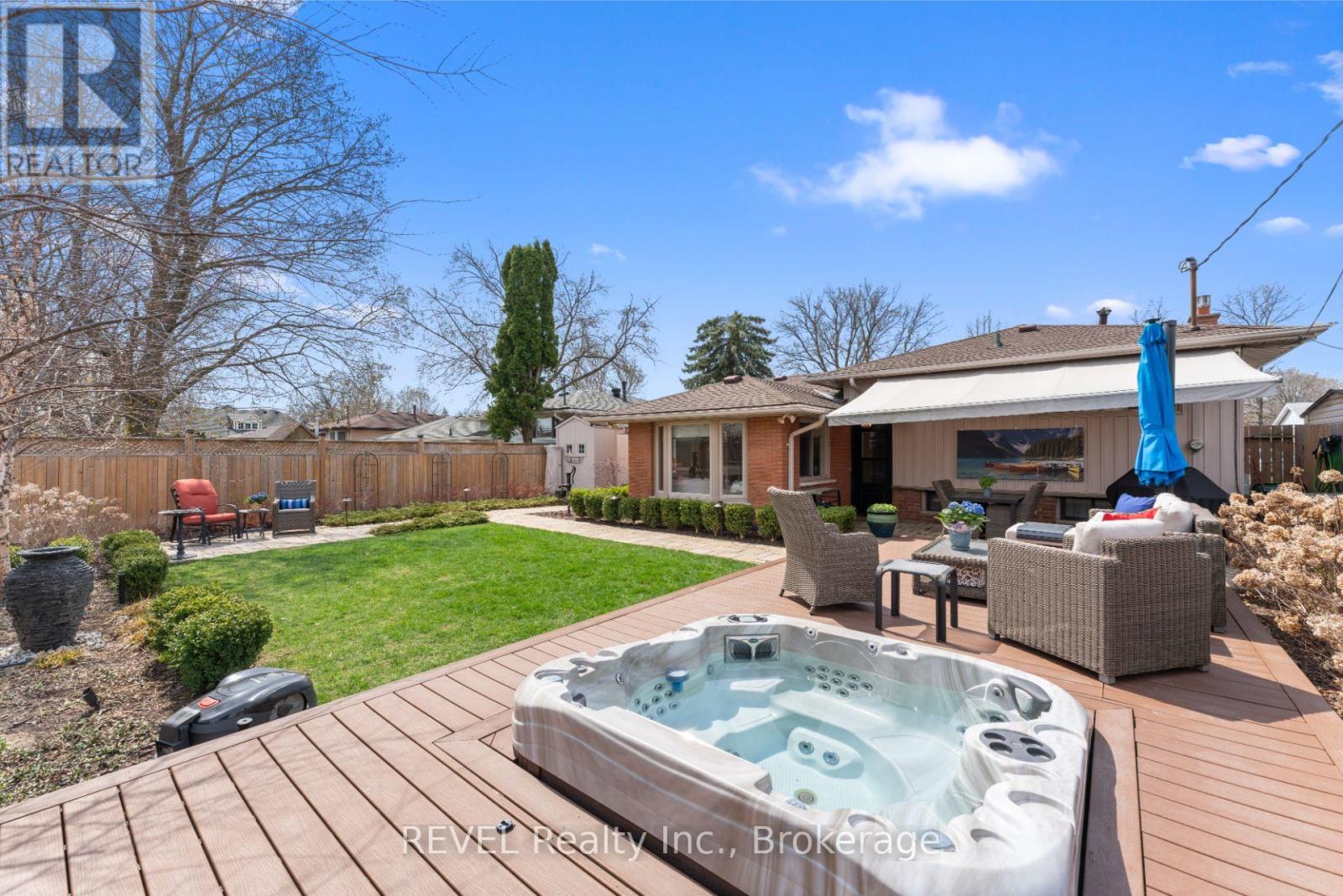 637 Thornwood Avenue, Burlington (Roseland), Ontario  L7N 3B9 - Photo 27 - W12110269