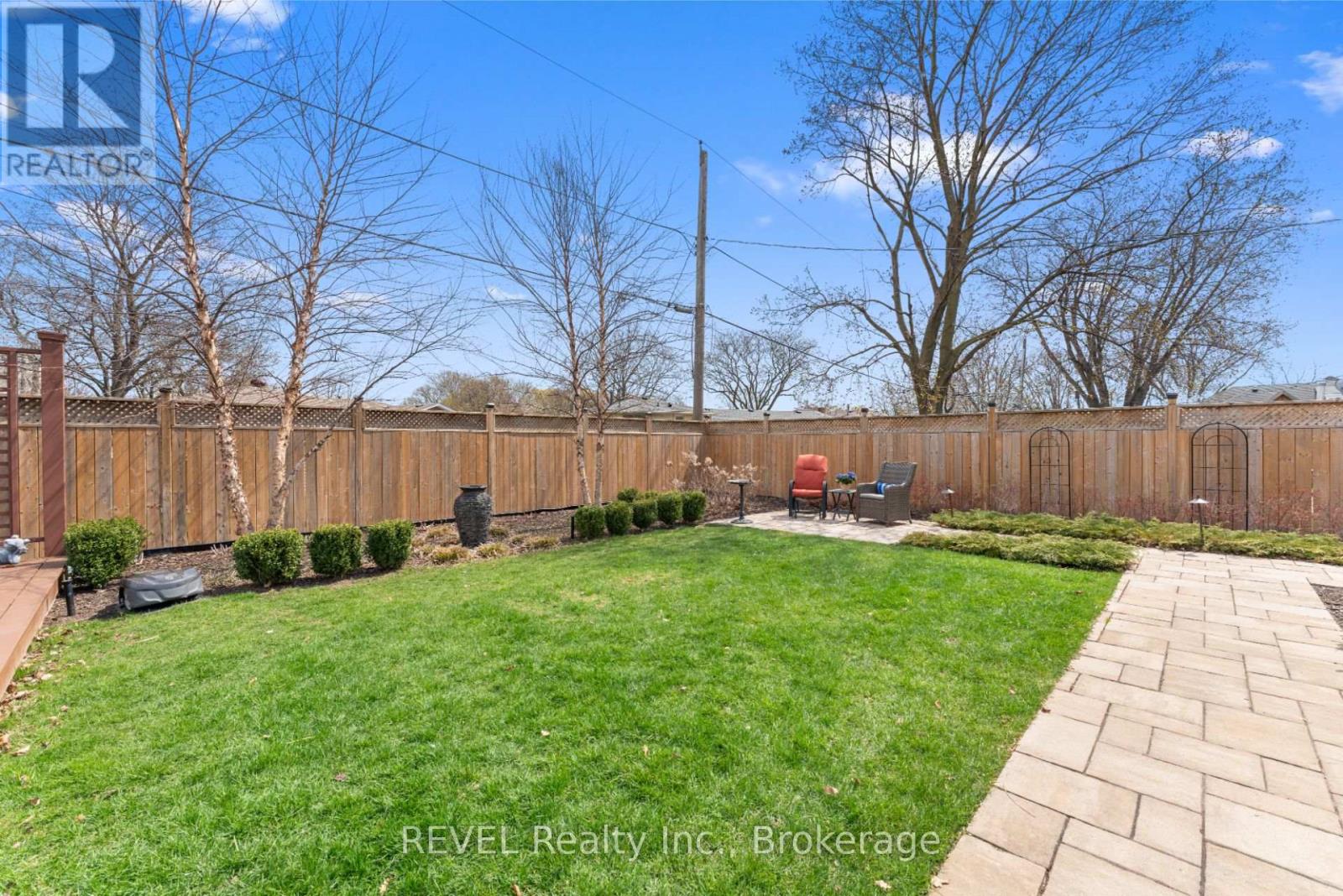 637 Thornwood Avenue, Burlington (Roseland), Ontario  L7N 3B9 - Photo 29 - W12110269