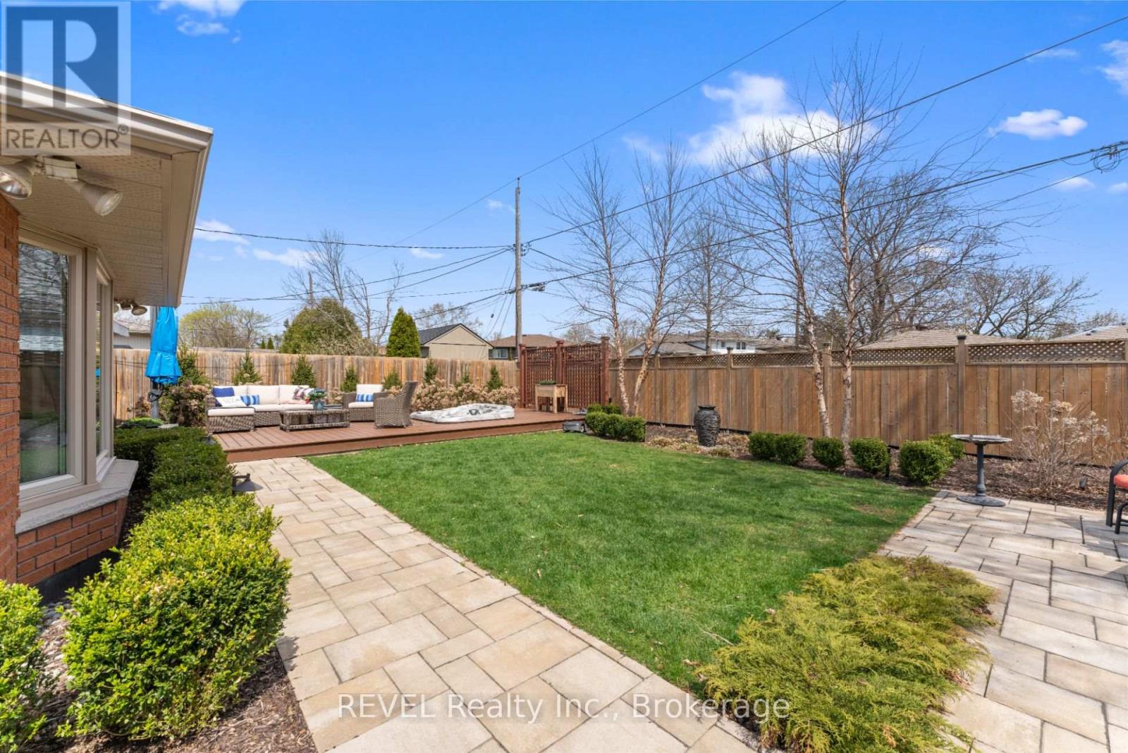 637 Thornwood Avenue, Burlington (Roseland), Ontario  L7N 3B9 - Photo 31 - W12110269
