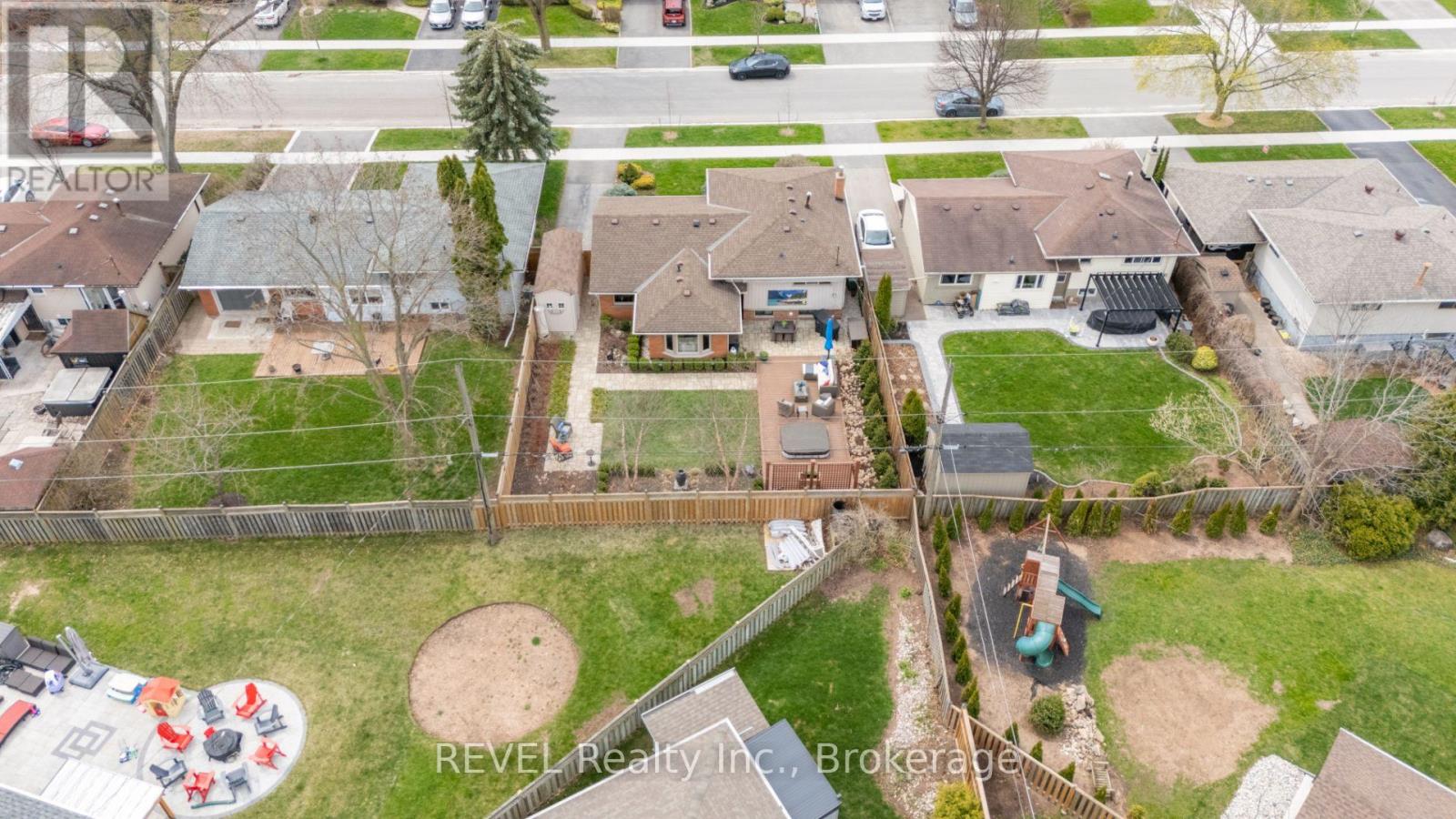 637 Thornwood Avenue, Burlington (Roseland), Ontario  L7N 3B9 - Photo 33 - W12110269