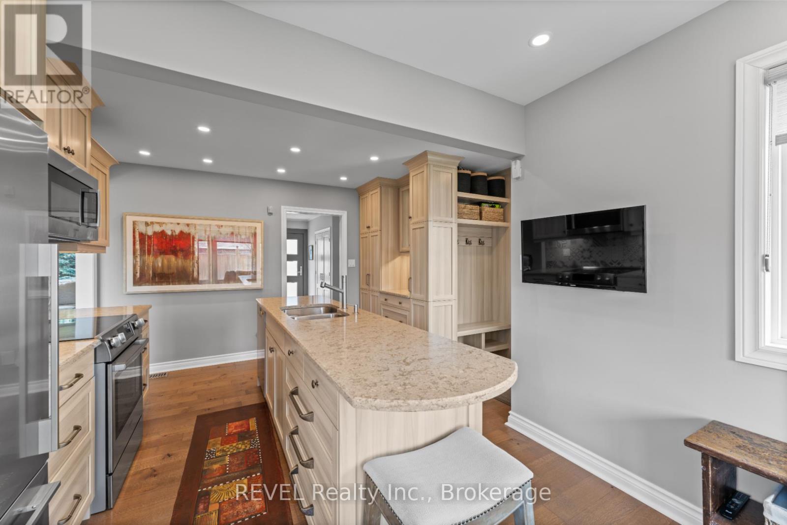 637 Thornwood Avenue, Burlington (Roseland), Ontario  L7N 3B9 - Photo 8 - W12110269