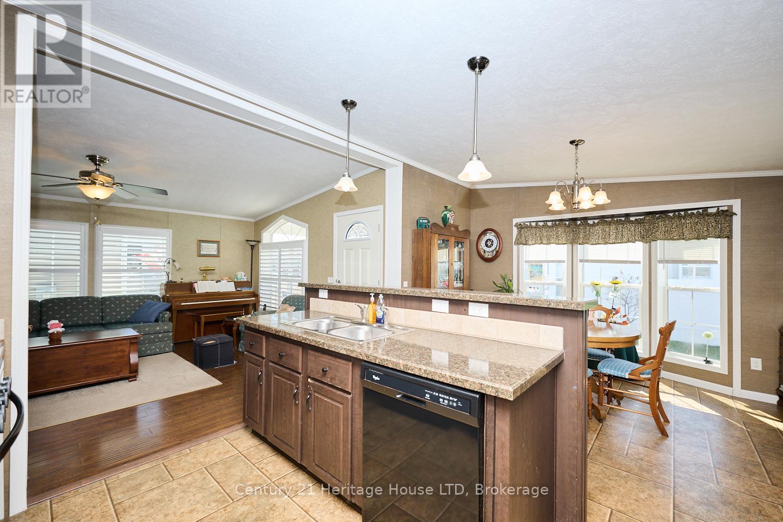 242 - 3033 Townline Road, Fort Erie (Black Creek), Ontario  L0S 1S1 - Photo 11 - X12110170