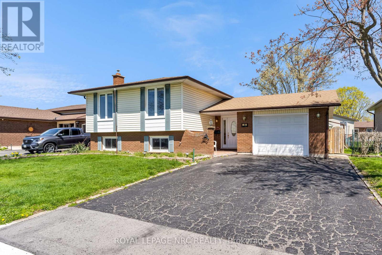 38 MAUREEN AVENUE, welland (prince charles), Ontario
