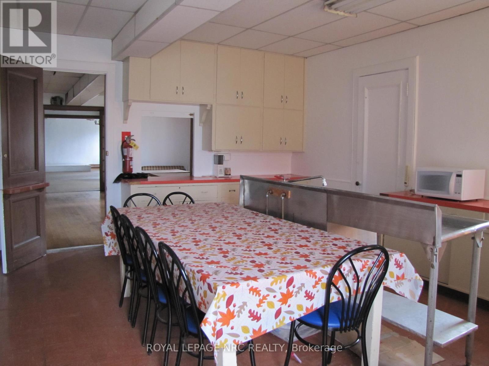 189 Davis Street, Port Colborne (East Village), Ontario  L3K 1Z2 - Photo 10 - X12110828