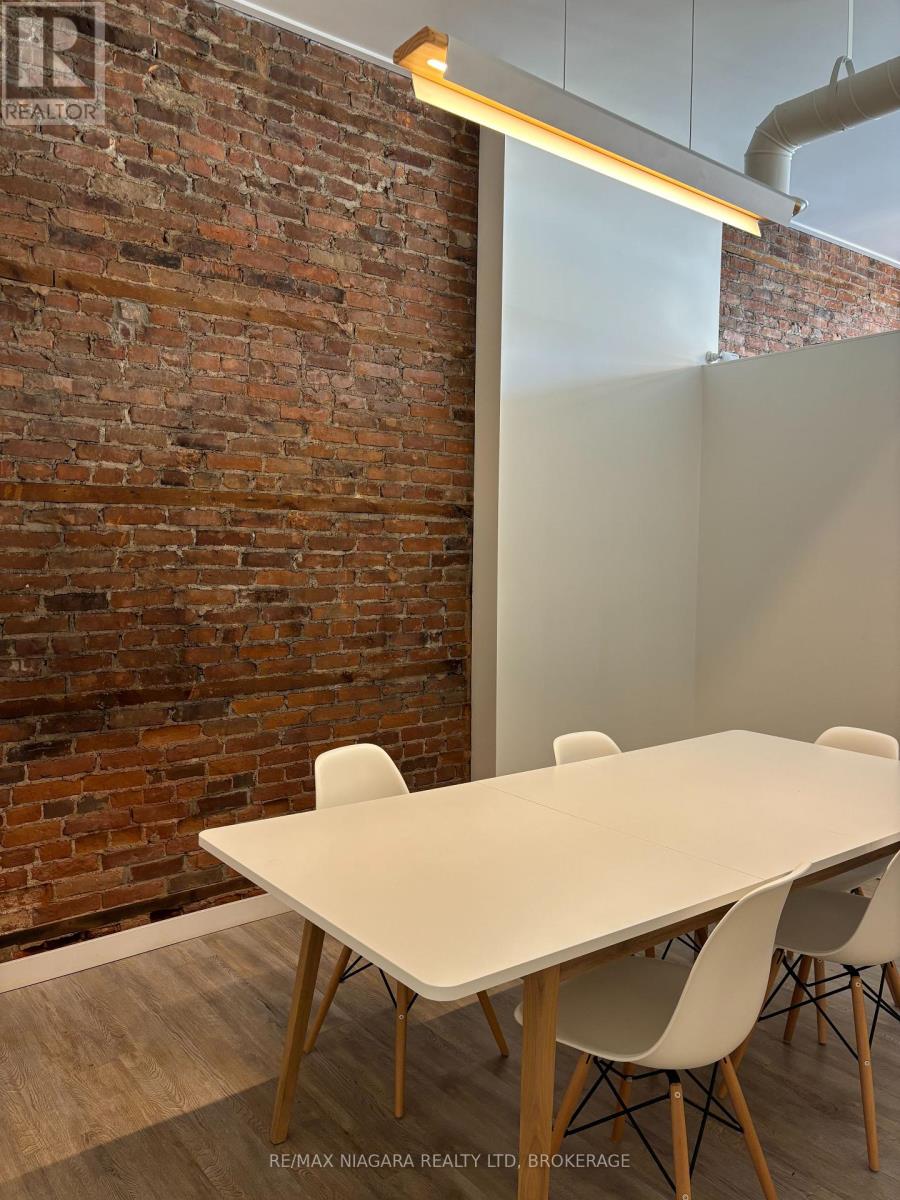 62 Welland Avenue, St. Catharines (Downtown), Ontario  L2R 2M7 - Photo 10 - X12111113