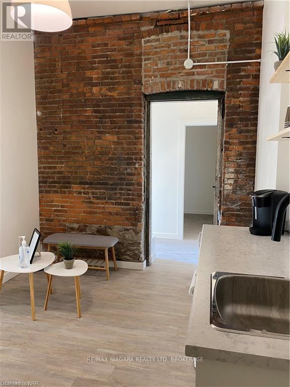 62 Welland Avenue, St. Catharines (Downtown), Ontario  L2R 2M7 - Photo 3 - X12111113