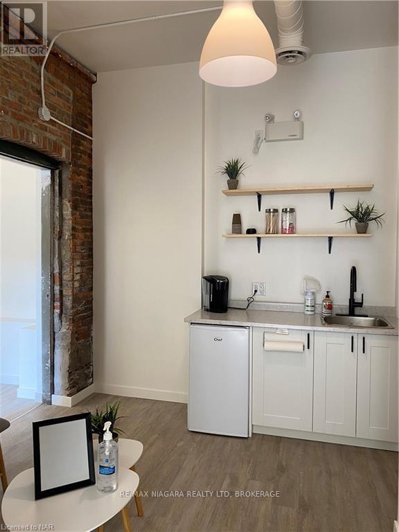62 Welland Avenue, St. Catharines (Downtown), Ontario  L2R 2M7 - Photo 4 - X12111113