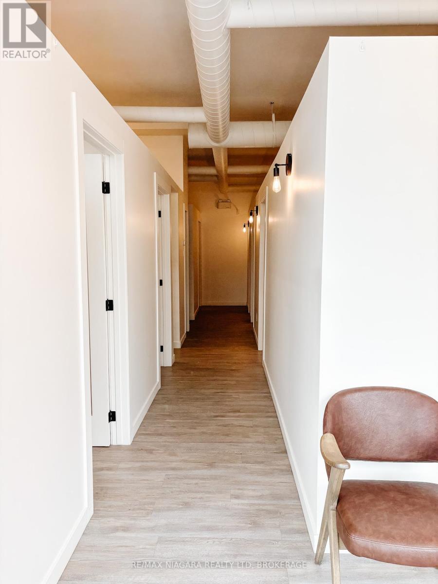62 Welland Avenue, St. Catharines (Downtown), Ontario  L2R 2M7 - Photo 7 - X12111113