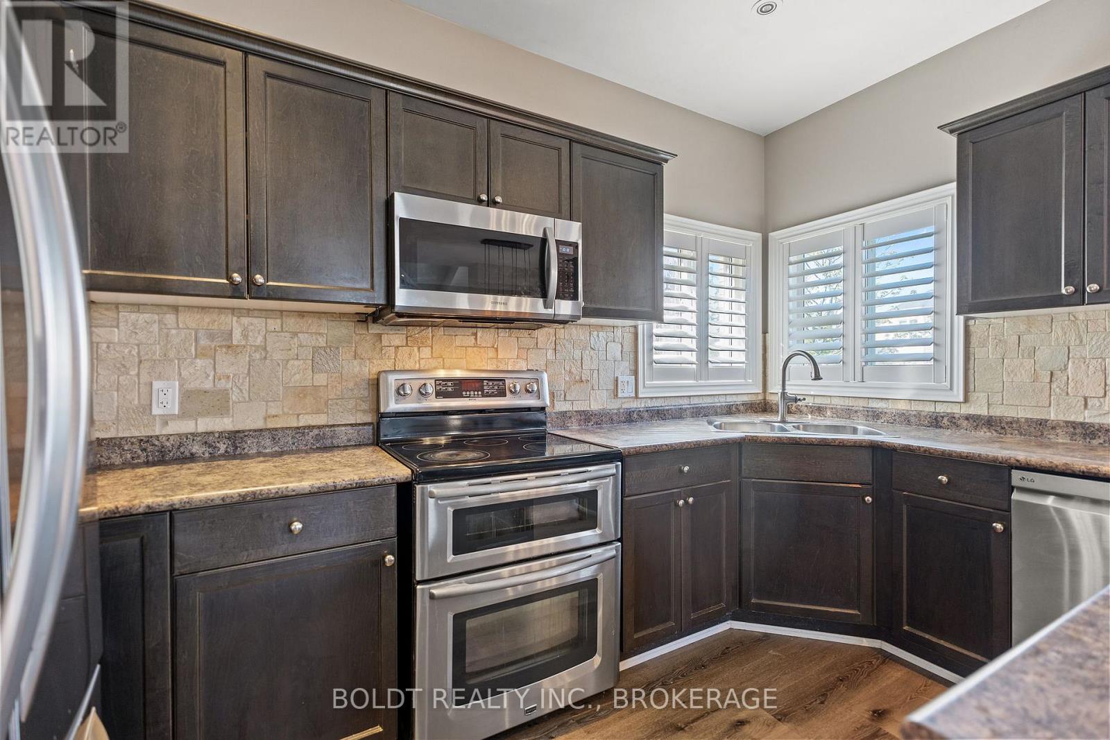 8114 Windsong Drive, Niagara Falls (Ascot), Ontario  L2H 3M4 - Photo 11 - X12111600