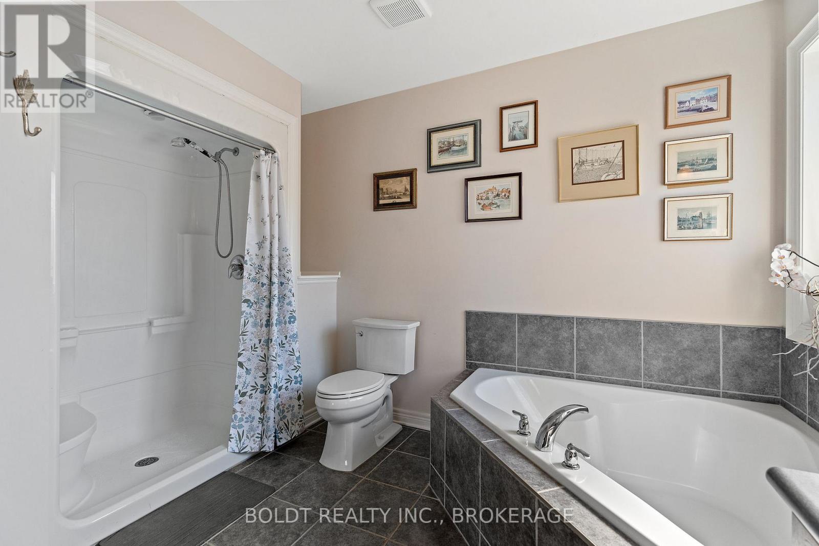 8114 Windsong Drive, Niagara Falls (Ascot), Ontario  L2H 3M4 - Photo 26 - X12111600