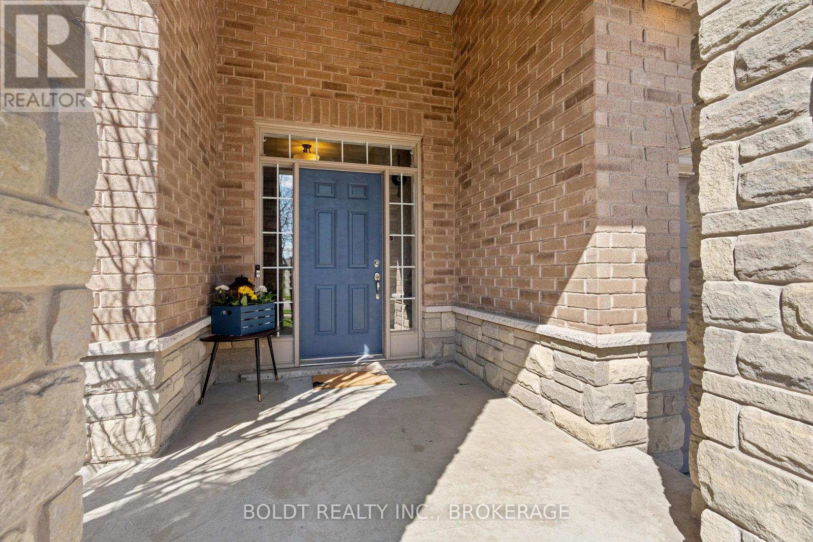 8114 Windsong Drive, Niagara Falls (Ascot), Ontario  L2H 3M4 - Photo 3 - X12111600