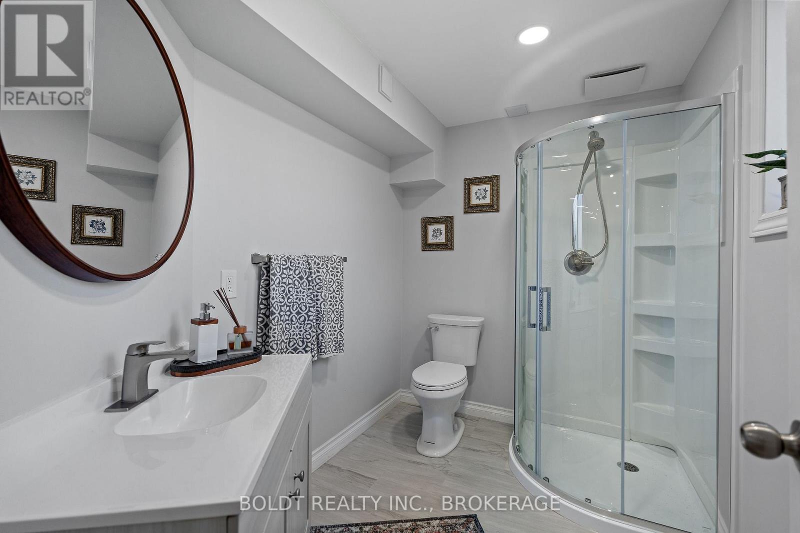 8114 Windsong Drive, Niagara Falls (Ascot), Ontario  L2H 3M4 - Photo 32 - X12111600