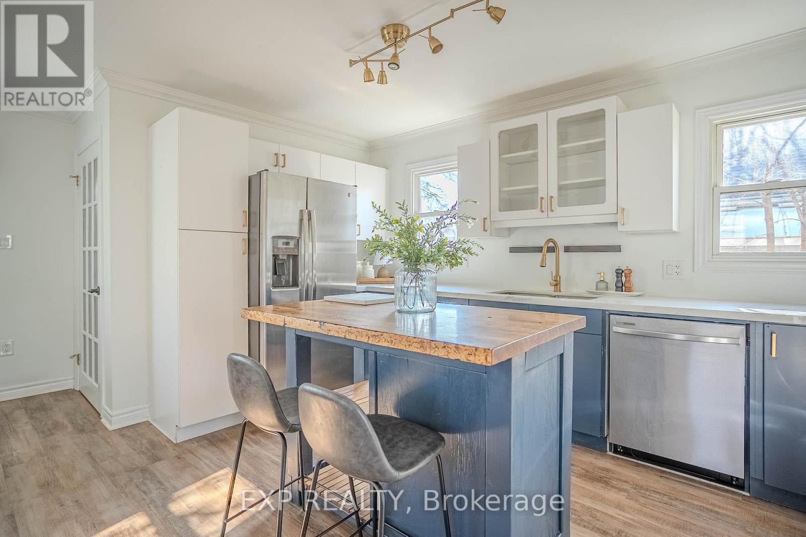 6461 Mcleod Road, Niagara Falls (Arad/fallsview), Ontario  L2G 3G3 - Photo 10 - X12111840