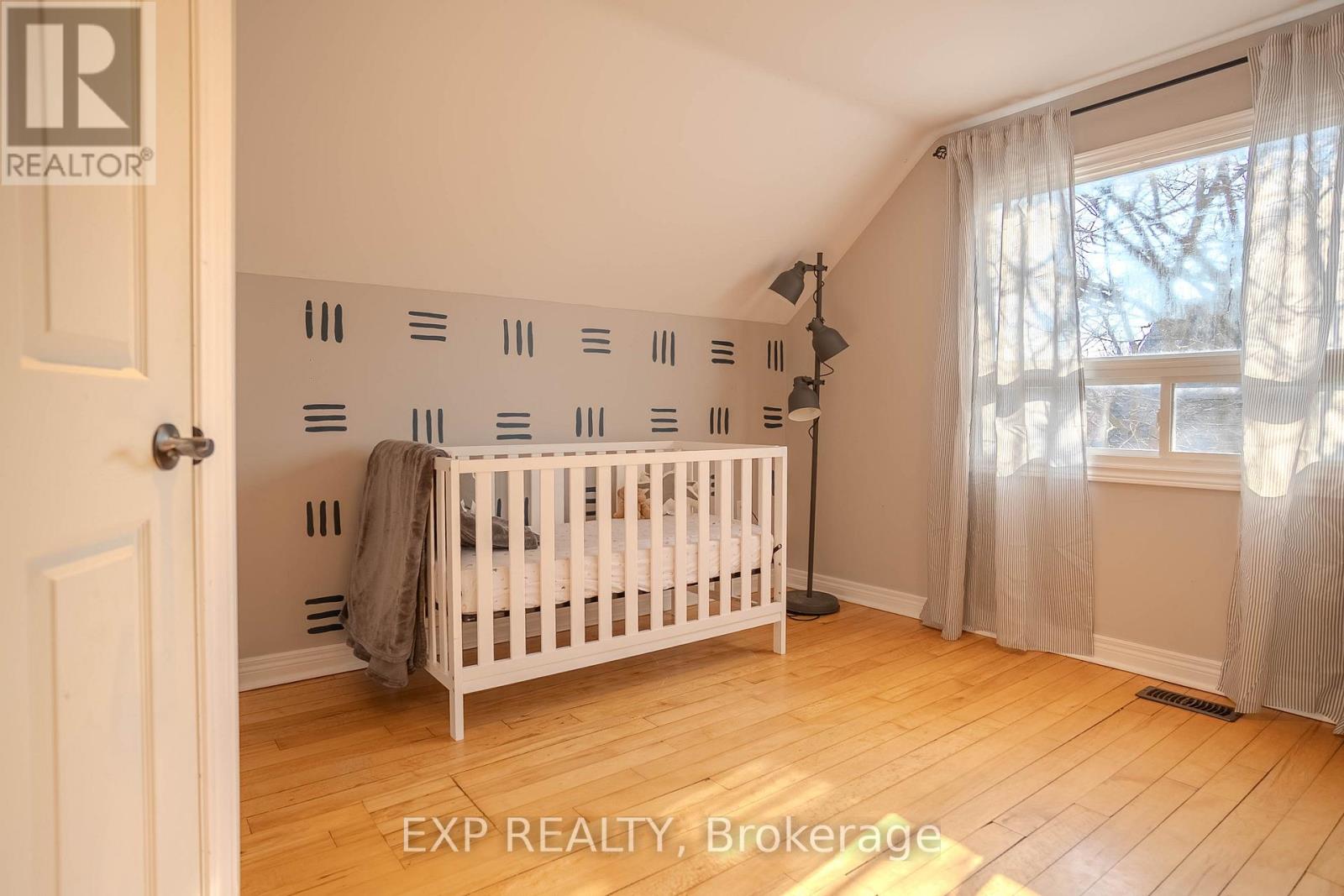 6461 Mcleod Road, Niagara Falls (Arad/fallsview), Ontario  L2G 3G3 - Photo 17 - X12111840