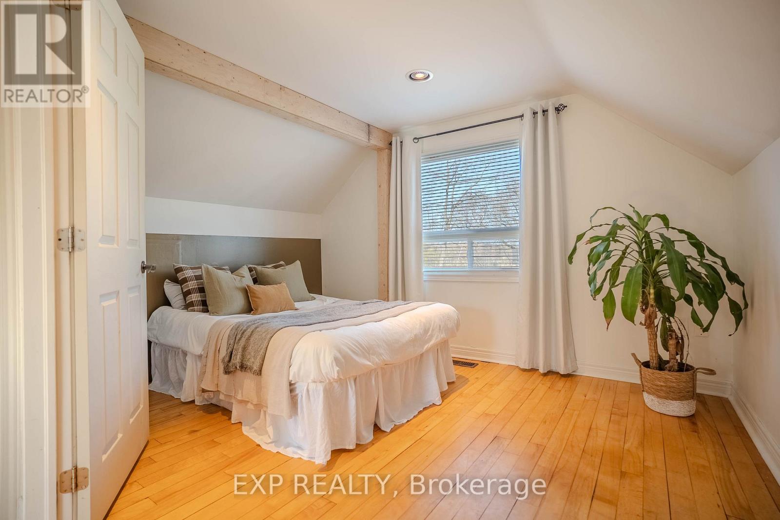 6461 Mcleod Road, Niagara Falls (Arad/fallsview), Ontario  L2G 3G3 - Photo 18 - X12111840