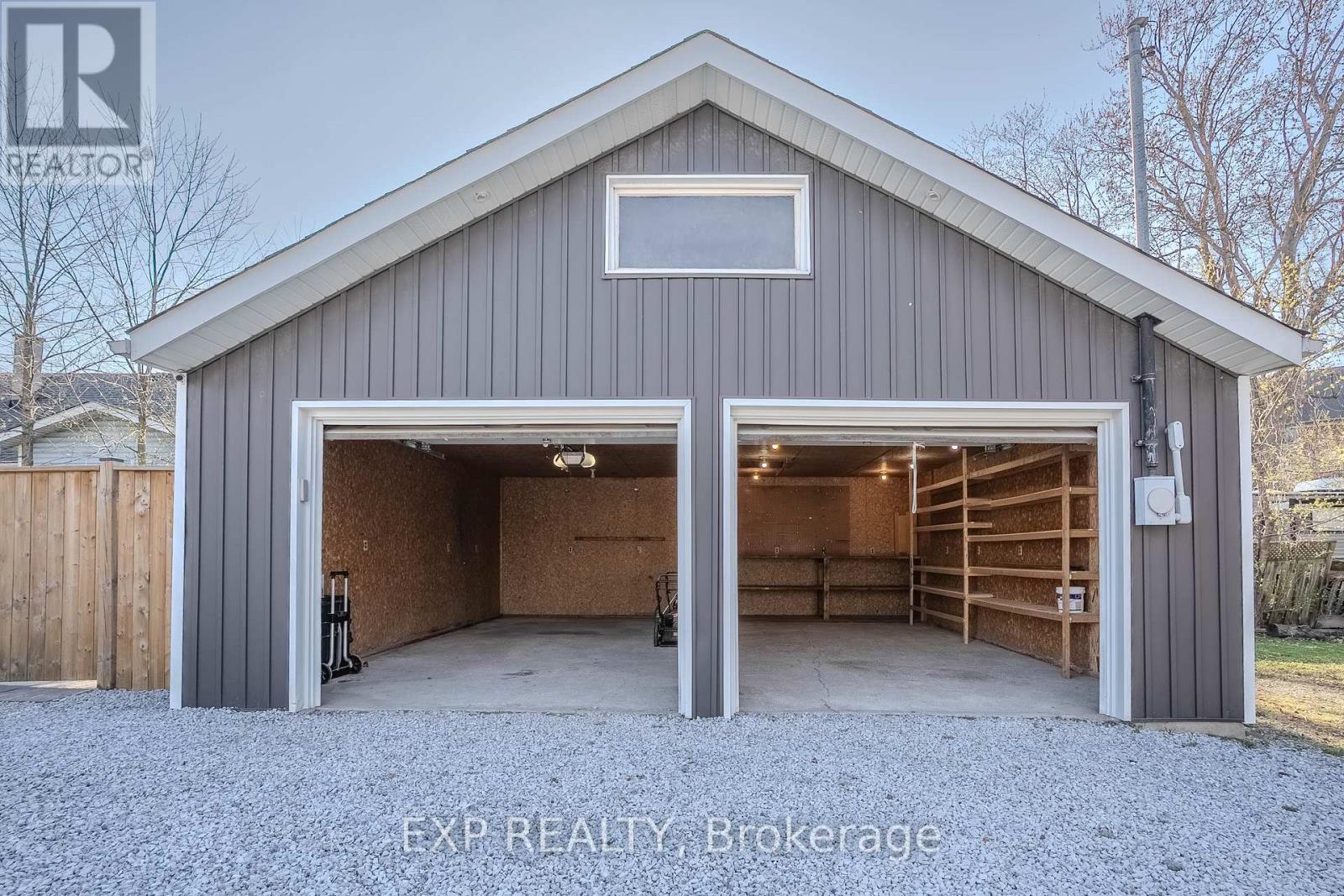 6461 Mcleod Road, Niagara Falls (Arad/fallsview), Ontario  L2G 3G3 - Photo 4 - X12111840