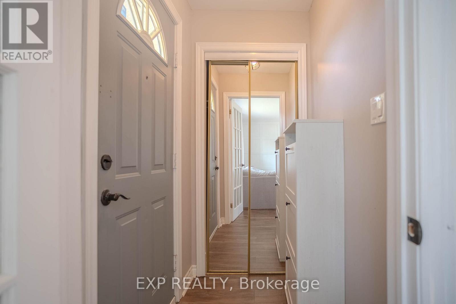 6461 Mcleod Road, Niagara Falls (Arad/fallsview), Ontario  L2G 3G3 - Photo 7 - X12111840