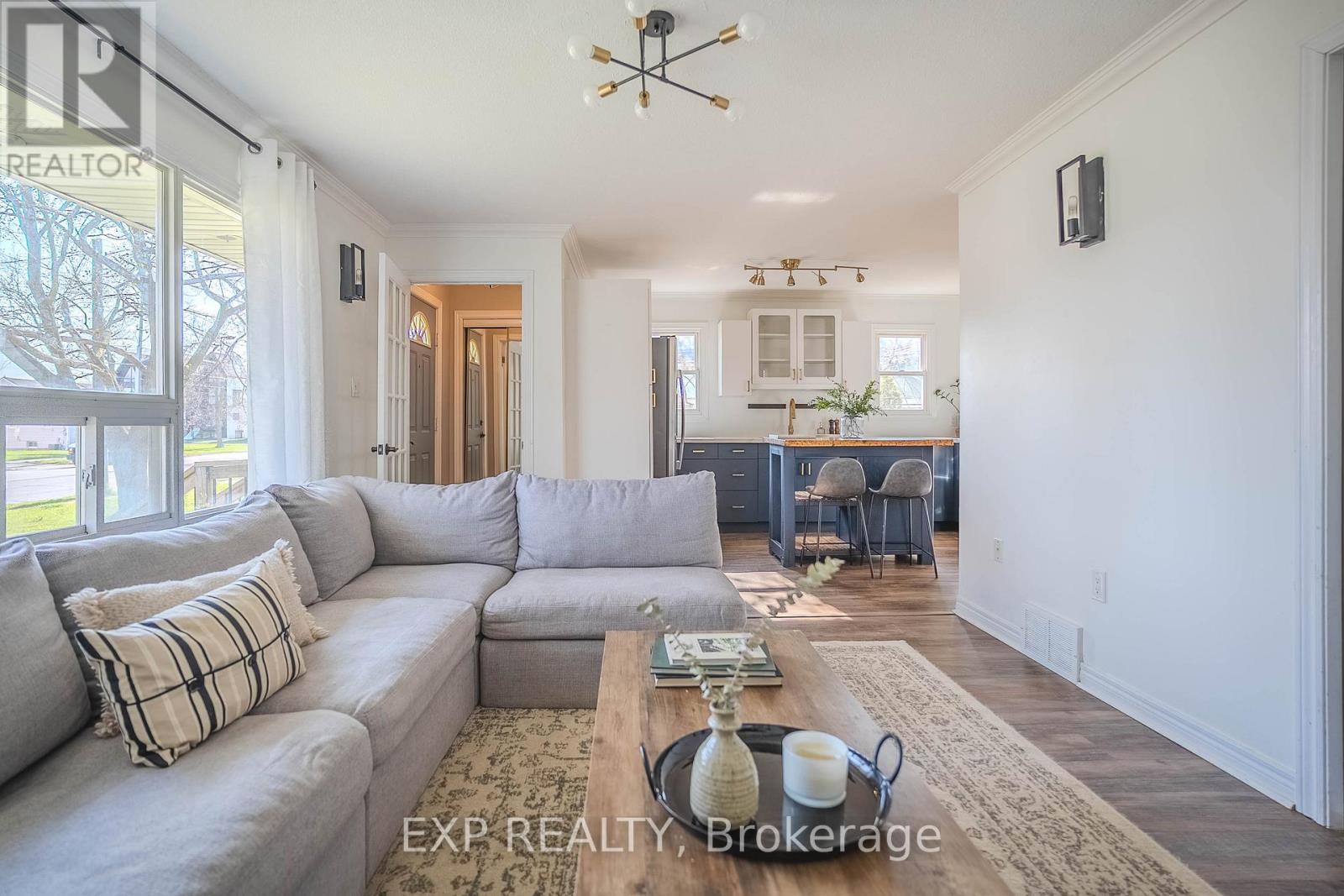 6461 Mcleod Road, Niagara Falls (Arad/fallsview), Ontario  L2G 3G3 - Photo 8 - X12111840