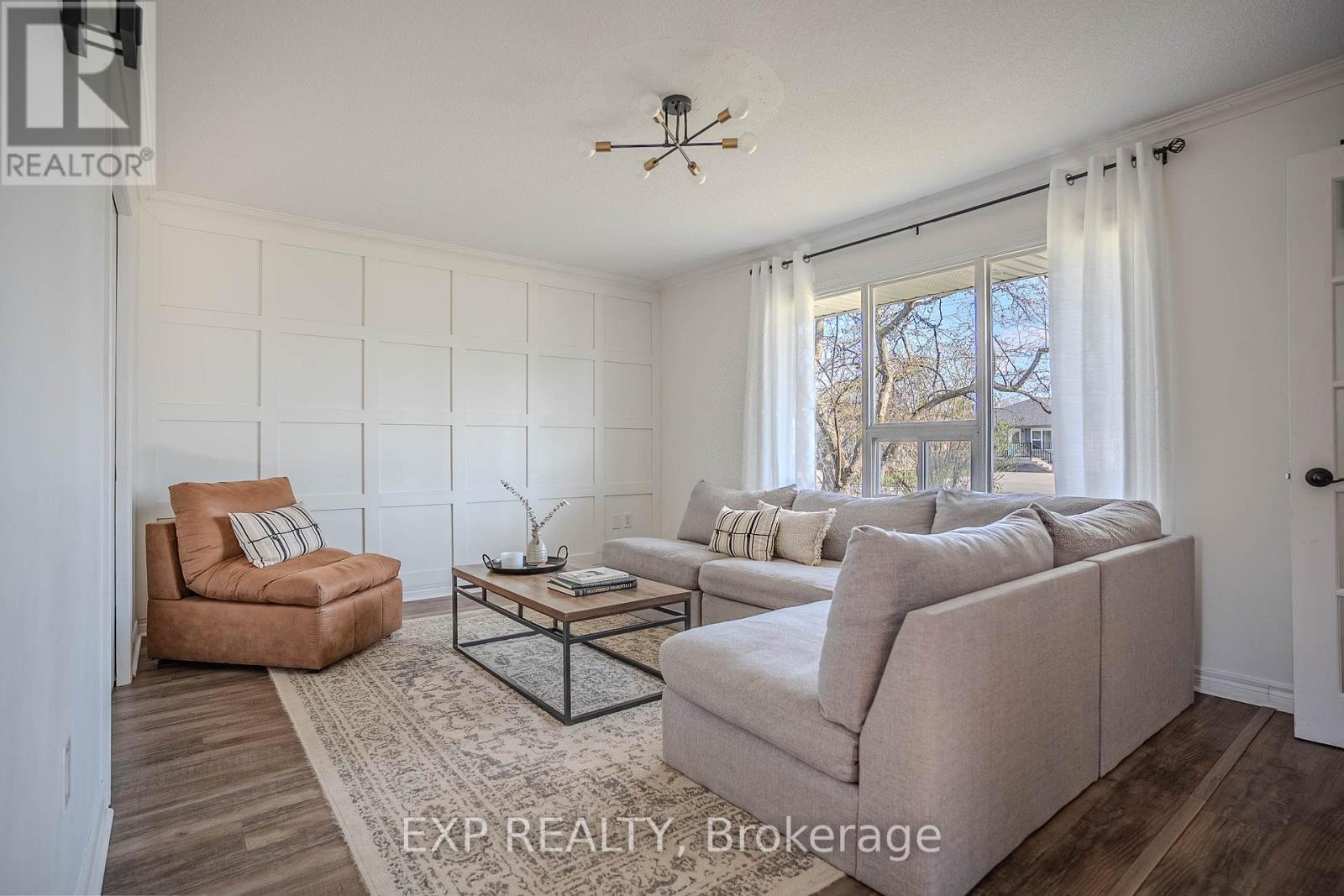 6461 Mcleod Road, Niagara Falls (Arad/fallsview), Ontario  L2G 3G3 - Photo 9 - X12111840