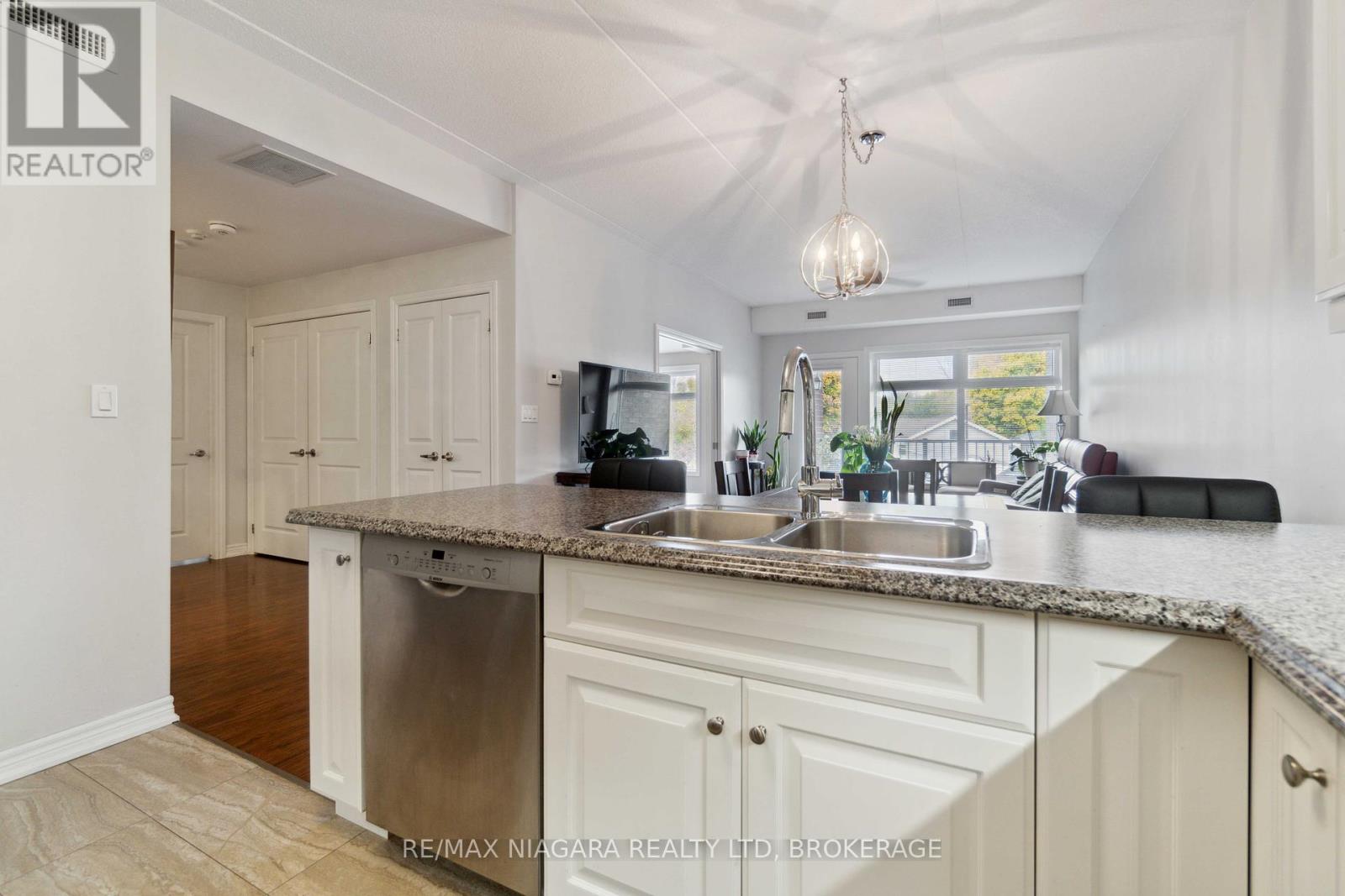 221 - 4644 Pettit Avenue, Niagara Falls (Morrison), Ontario  L2E 6L5 - Photo 4 - X12111865