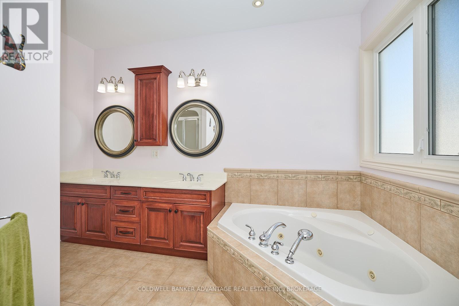 138 Loretta Drive, Niagara-On-The-Lake (Virgil), Ontario  L0S 1T0 - Photo 19 - X12111941