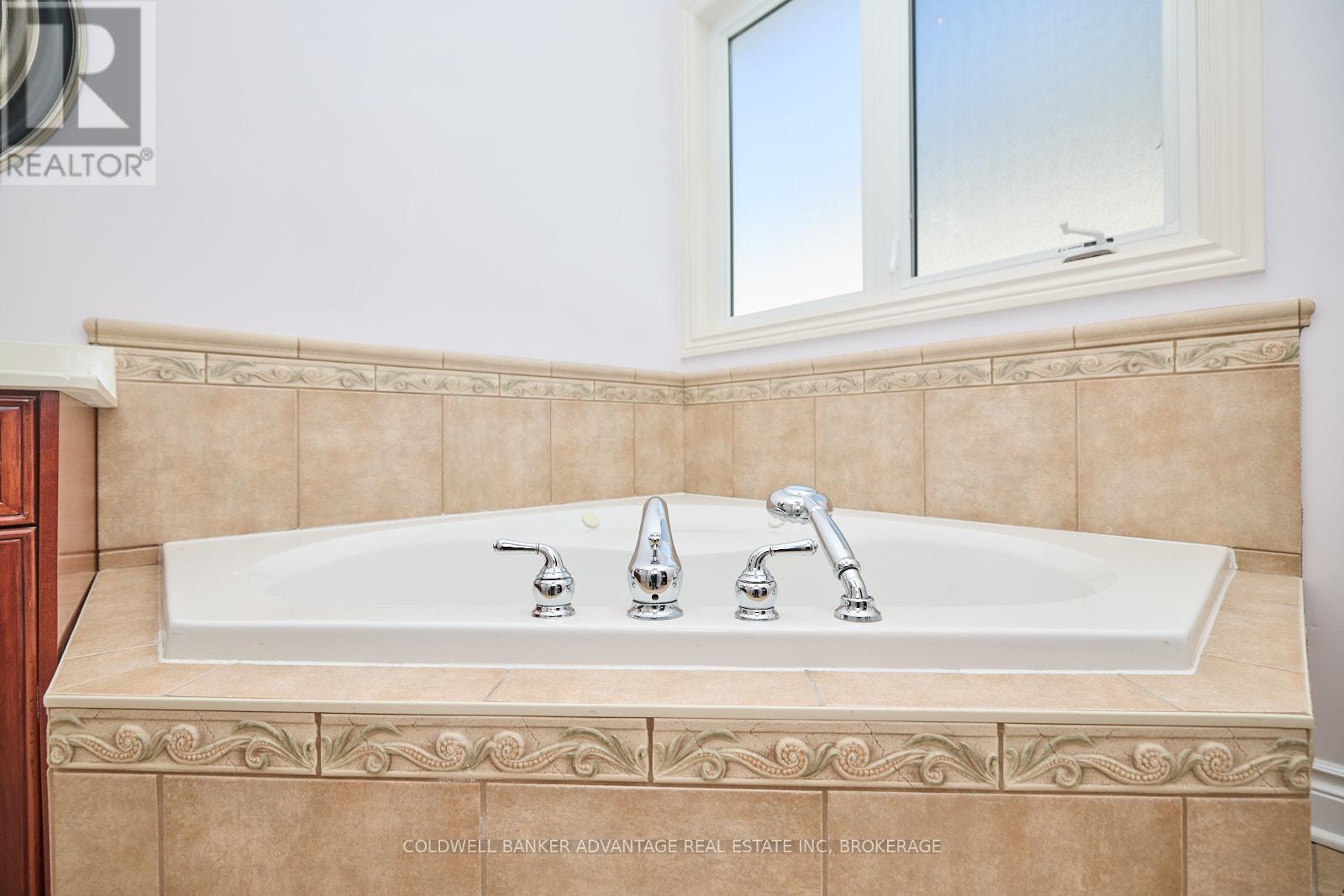 138 Loretta Drive, Niagara-On-The-Lake (Virgil), Ontario  L0S 1T0 - Photo 21 - X12111941