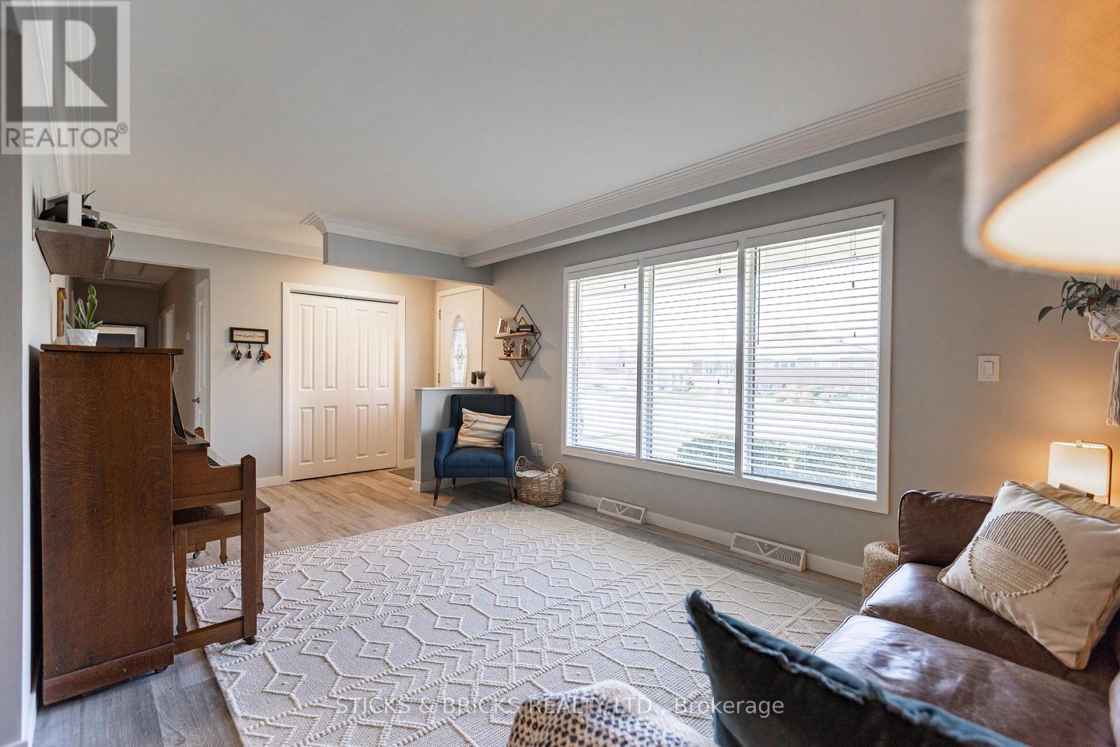 91 Elgin Street, Thorold (Thorold Downtown), Ontario  L2V 3B8 - Photo 5 - X12112052