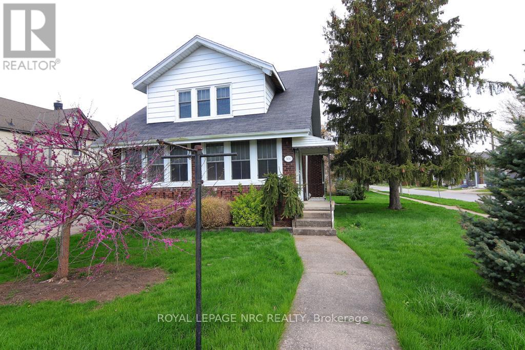300 Phipps Street, Fort Erie (Central), Ontario  L2A 2V6 - Photo 1 - X12120493